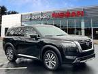 2022 Nissan Pathfinder Platinum 4dr 4x4