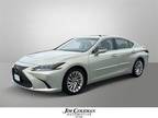2019 Lexus ES 300h Base
