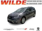 2022 Chrysler Pacifica Touring L Front-Wheel Drive Passenger Van