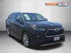 2022 Toyota Highlander Hybrid Platinum