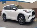 2020 Toyota Highlander XLE 4dr Front-Wheel Drive