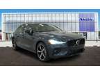 2024 Volvo S60 Plus Dark Theme