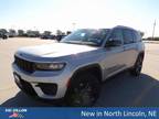 2024 Jeep grand cherokee Silver, 1500 miles