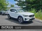 2025 Volvo XC40 Ultra Bright Theme