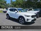2025 Volvo XC40 Core Bright Theme
