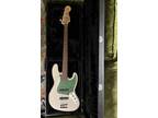 Fretless Fender Jazz Bass MIM 4-String Seymour Duncan Pickups With Hard Case