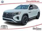 2024 Volkswagen Atlas 2.0T Peak Edition SE with Technology