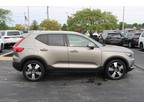 2022 Volvo XC40 Momentum