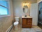 Kern Pl Apt,saddle Brook, Home For Rent