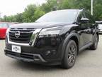2022 Nissan Pathfinder SV premium w/pano roof