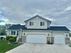 West, Lovely 4 bedroom, 3.5 bathroom home available to rent.