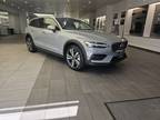 2025 Volvo V60 Cross Country B5 Plus