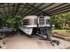 2020 Sun Tracker Party Barge 22 DLX