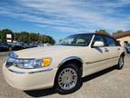 2000 Lincoln Town Car White, 22K miles