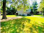 Roland Dr, White Plains, Home For Rent