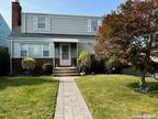 Rd St, Glen Cove, Home For Rent