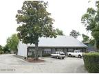 Spirea Dr Apt E, Wilmington, Flat For Rent