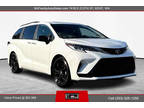 2023 Toyota Sienna White, 10K miles