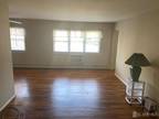 Windsor Ter Apt F, Freehold, Condo For Rent