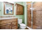 Beatrice Ct, Mahwah, Condo For Rent