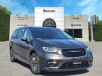 2023 Chrysler Pacifica Hybrid, new
