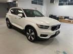 2022 Volvo XC40 T5 Momentum