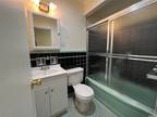 Th Pl, Fresh Meadows, Home For Rent