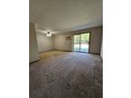 Getzelman Dr Apt N, Elgin, Flat For Rent
