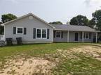 B Archer Rd, Hope Mills, Home For Rent