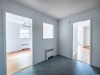 Th Ave, Bayside, Flat For Rent