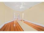 Centre St Apt,boston, Flat For Rent