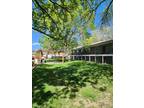 Spacious 2 bedroom apartment in great location in Lakewood