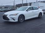 2022 Lexus ES 300h 300h