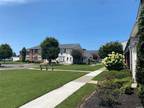Kensington Ln, Bethpage, Flat For Rent