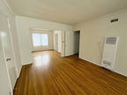 $2895/847 EUCLID ST. -1BR, 1 BTH, Top floor, Blocks to the Beach! Great Ligh...