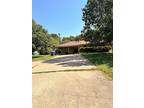 1122 E Parkerville DeSoto Texas 75115