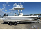 2025 Robalo 226 Cayman