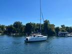 Used 2001 Hunter 270 for sale.