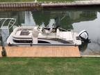 25 foot Bennington 2375 RSB - R Series (Rear