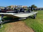 17 foot Crestliner XFC 17