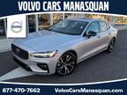 2024 Volvo S60 B5 Plus Dark Theme