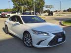 2019 Lexus ES 300h BASE