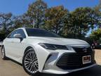 2019 Toyota Avalon Limited w/Navigation & Sunroof