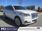 2022 Lincoln Navigator White, 48K miles