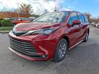 2025 Toyota Sienna Red