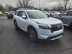 2025 Nissan Pathfinder Platinum 4WD