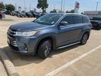 2019 Toyota Highlander XLE w/Navigation & Sunroof
