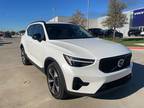2025 Volvo XC40 B5 Plus Dark Theme