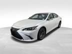 2025 Lexus ES 300h Luxury