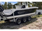 2019 Robalo 242 Explorer CC